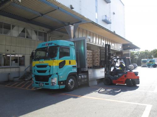 千葉　ウイングとフォークリフト